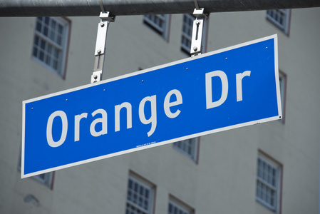 洛杉矶好莱坞的橙色驱动器路牌图片
