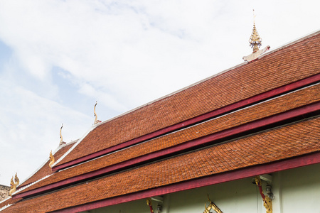 古代的清迈的泰国寺庙屋顶