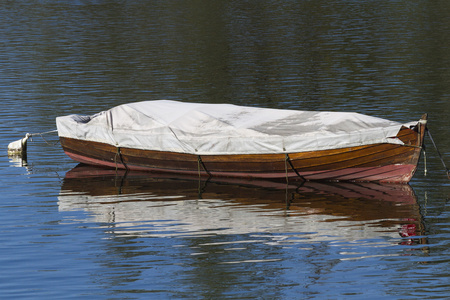小船在湖上