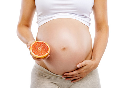 怀孕的妇女有一半的葡萄柚