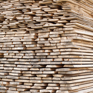 堆栈的木板建造建筑物和家具生产