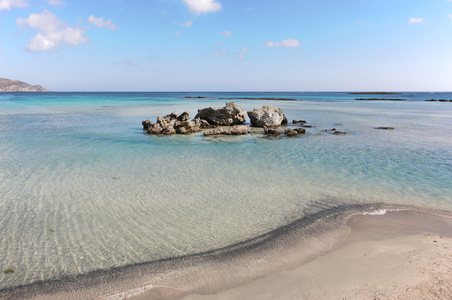 在克里特岛的 elafonisi 海滩。碧绿的水。希腊