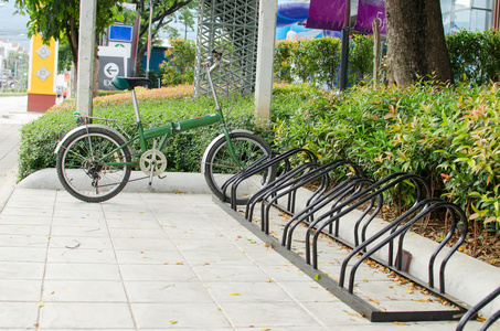 自行车停车场中的中心城市 生态的流动性