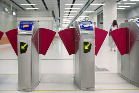 现代地铁旋转栅门照片