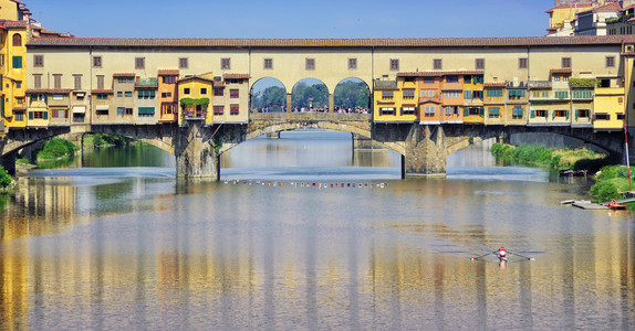 关闭视图在佛罗伦萨著名的老桥