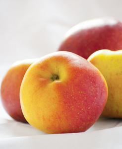 群的新鲜健康和美味的有机苹果