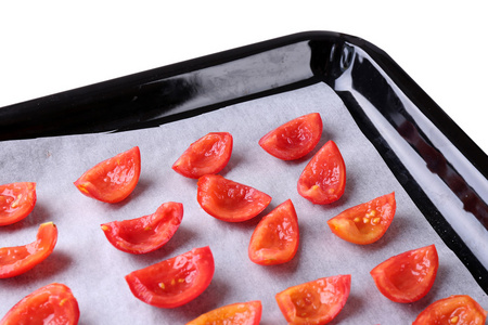 干燥托盘，孤立的白色衬底上的番茄