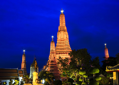 Wat arun i bangkok p twilight time在那黄昏时分的曼谷王庙