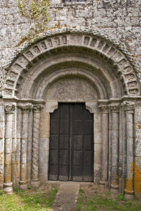 古老的教堂的门户网站图片