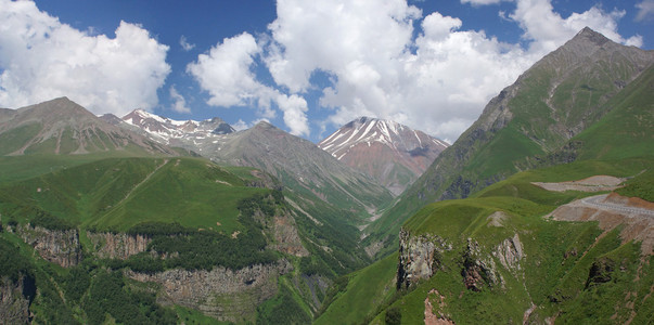 两岸通 高加索山脉的格鲁吉亚
