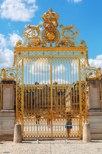 金色的凡尔赛宫的入口