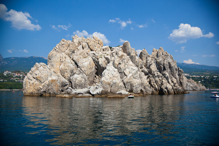 黑海中的adalary岩石