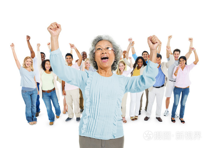 他们举起手臂的人