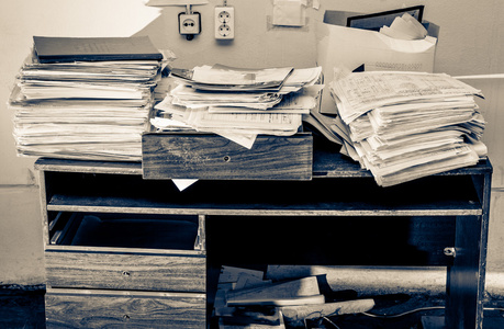 创造性的混乱工作场所说明室工作地点和混乱.