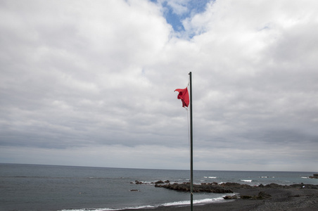 海滩上的红旗