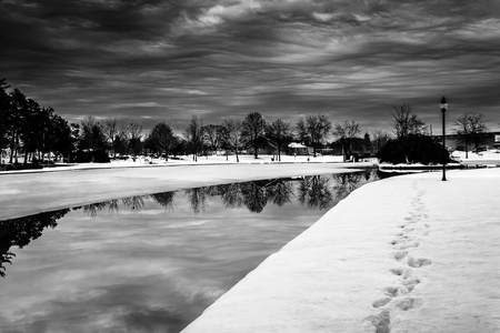 冬天在基瓦尼斯湖，在纽约，宾夕法尼亚州的几点思考
