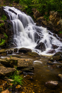 近读，宾夕法尼亚州的安提坦河瀑布