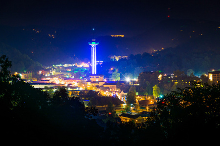 盖特林堡到了晚上，从山麓公园中最大的视图