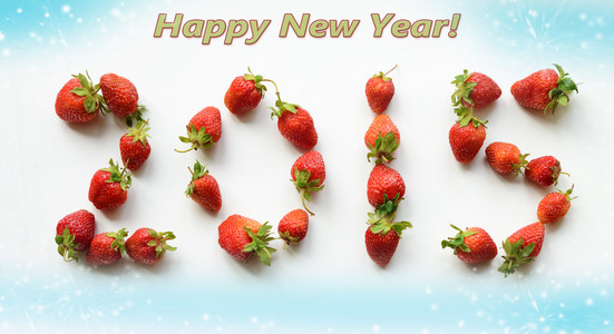 2015 快乐的新年贺卡。草莓的数字
