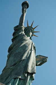 在巴黎自由女神像