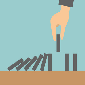 多米诺效应的业务控制概念多米诺骨牌效应与闹钟停用他的手指的多米诺