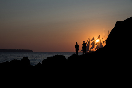 帆船在夕阳里