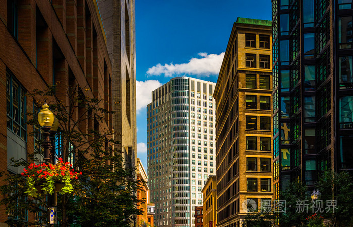现代建筑沿马萨诸塞州波士顿市街