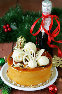 喜庆的圣诞蛋糕焦糖饼干饰白巧克力