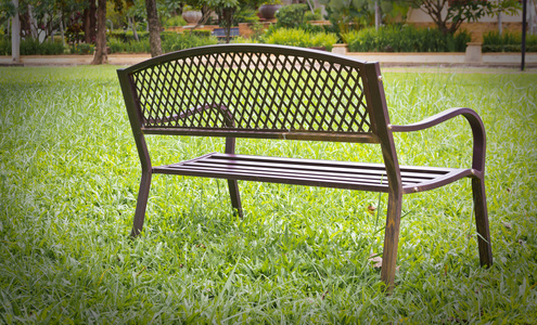 木公园的长凳上，在公共公园形象