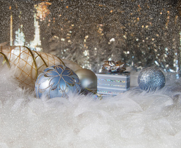 圣诞节背景用雪花和银球