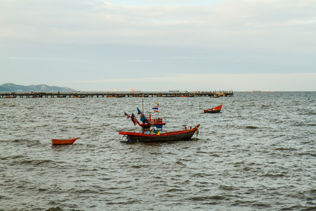 小渔船上海滩泰国