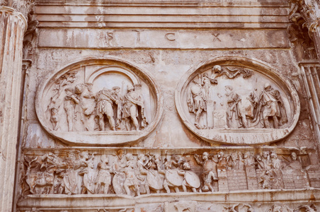 复古外观拱的君士坦丁罗马