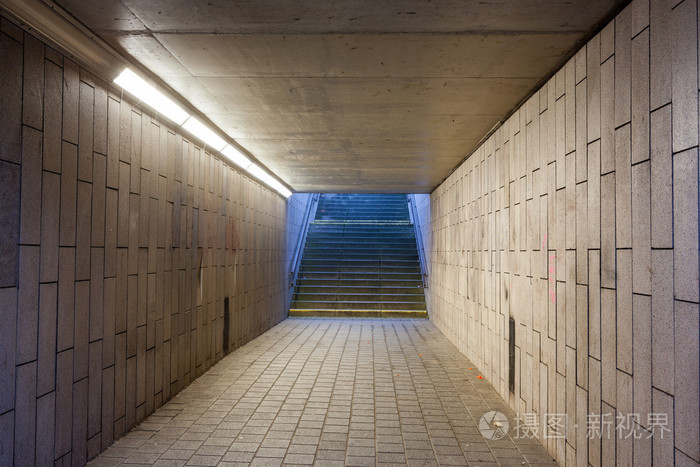 地铁地下通道