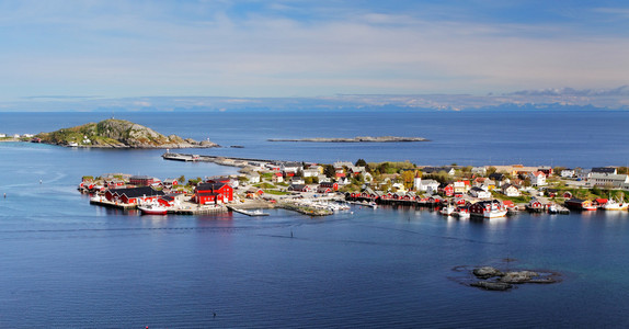 在海中的挪威村庄