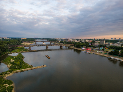 在华沙维斯瓦河上的桥梁