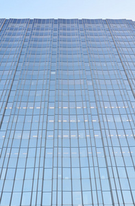 玻璃幕墙的现代办公大楼