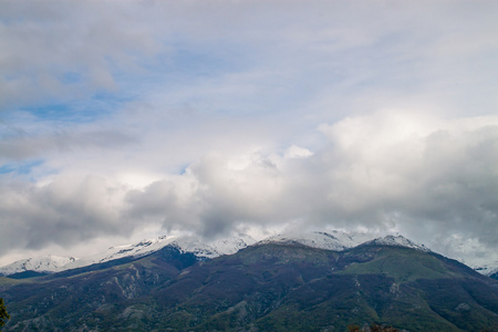 巴尔干山脉冰雪覆盖的山峰