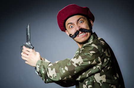 皇室战争搞笑搞笑士兵深色背景照片