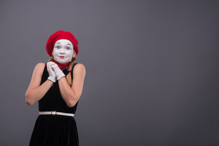 与白色甜姐儿女性 mime 的肖像