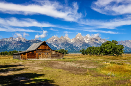 与旧的木制农场的大提顿公园风景