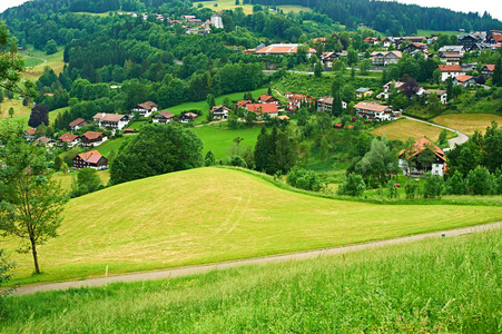 巴伐利亚风景在阿尔卑斯山的村庄