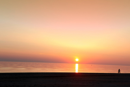 海滩海洋日落景观