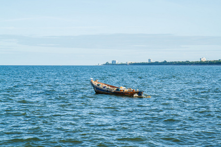 小渔船上海滩泰国