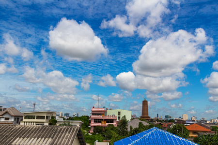 蓝蓝的天空背景与云