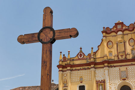 前天主教教会的木制十字架