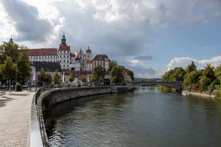关于多瑙河在巴伐利亚小镇诺伊堡城堡