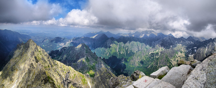 从波兰最高顶峰rysy tatra 查看