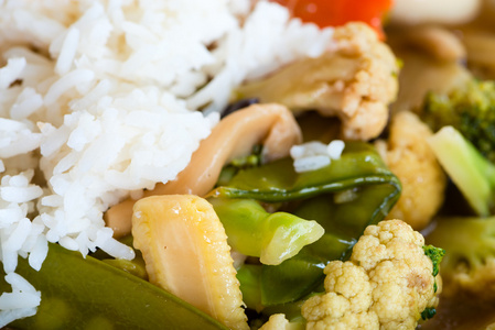 米饭与蔬菜的菜
