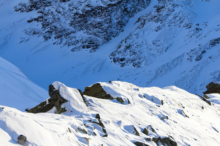 斜坡上滑雪度假村