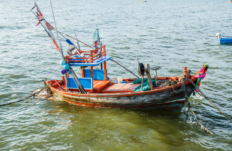 小渔船上海滩泰国